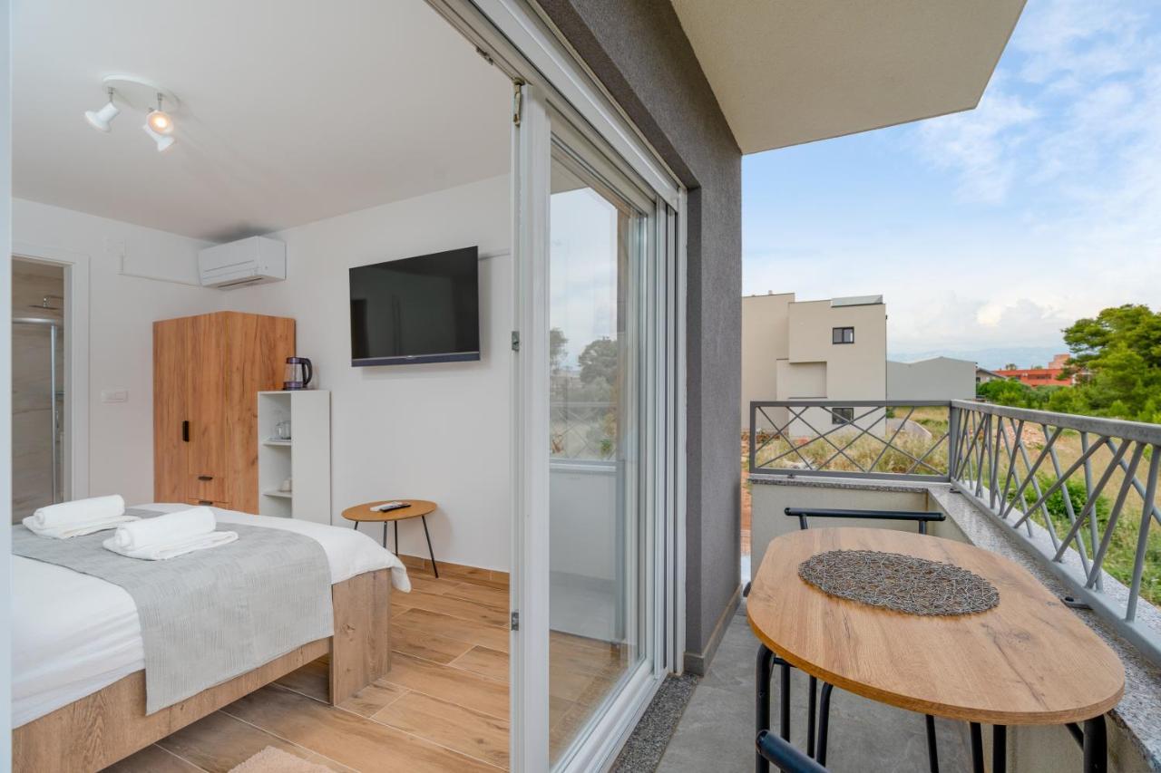 Number One Apartments ヴィル エクステリア 写真