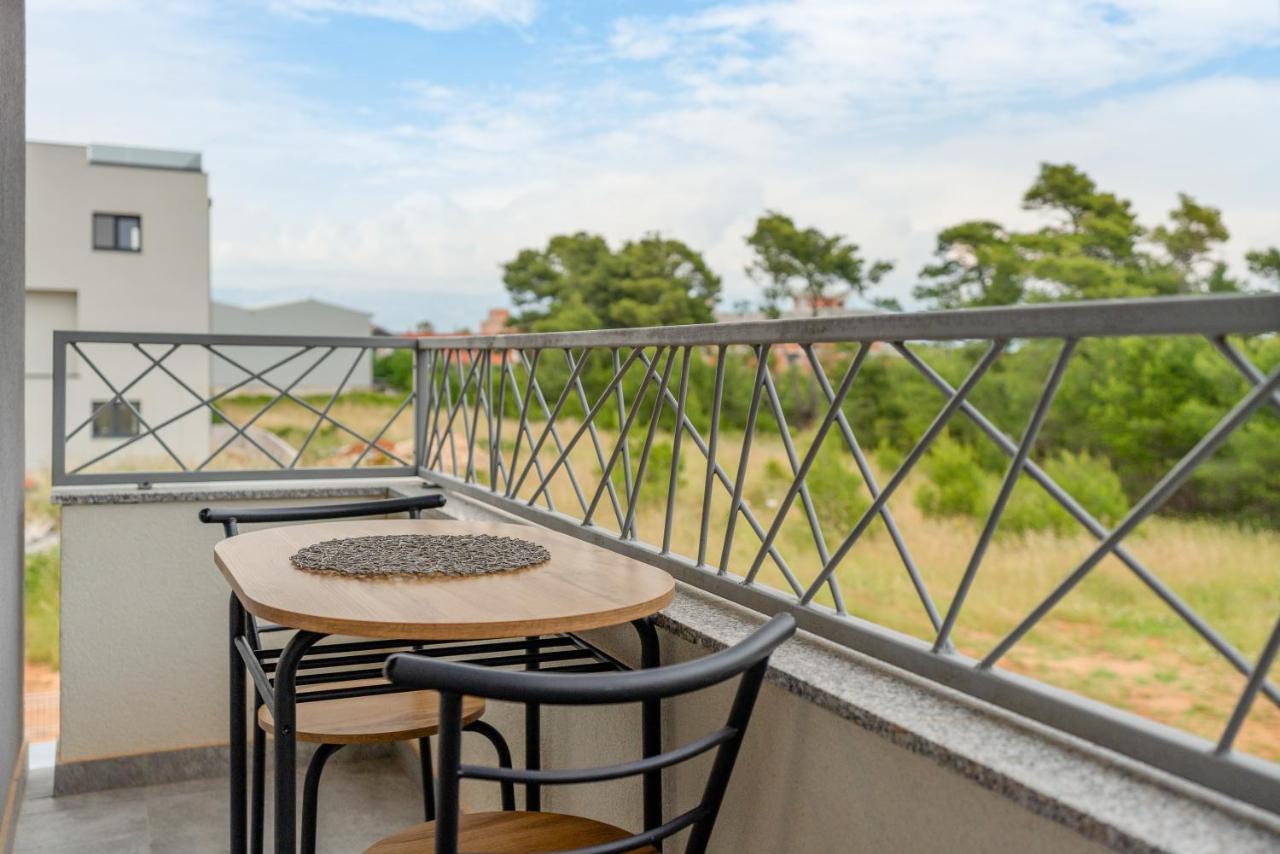 Number One Apartments ヴィル エクステリア 写真