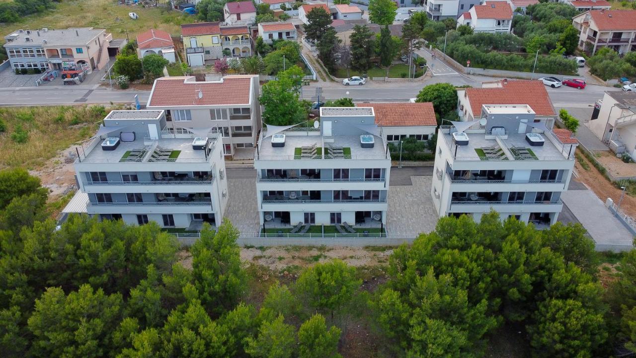 Number One Apartments ヴィル エクステリア 写真