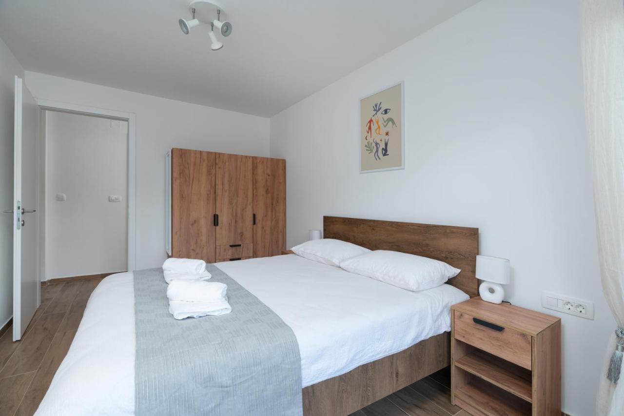 Number One Apartments ヴィル エクステリア 写真