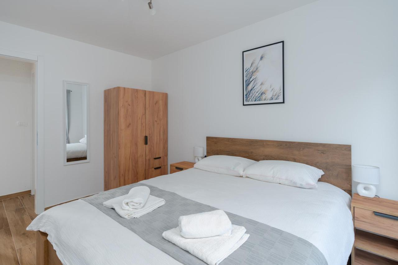 Number One Apartments ヴィル エクステリア 写真