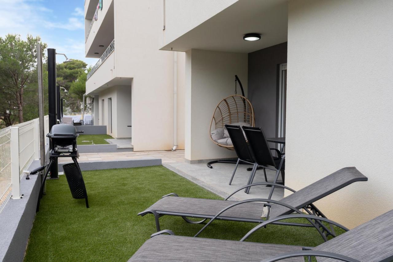 Number One Apartments ヴィル エクステリア 写真
