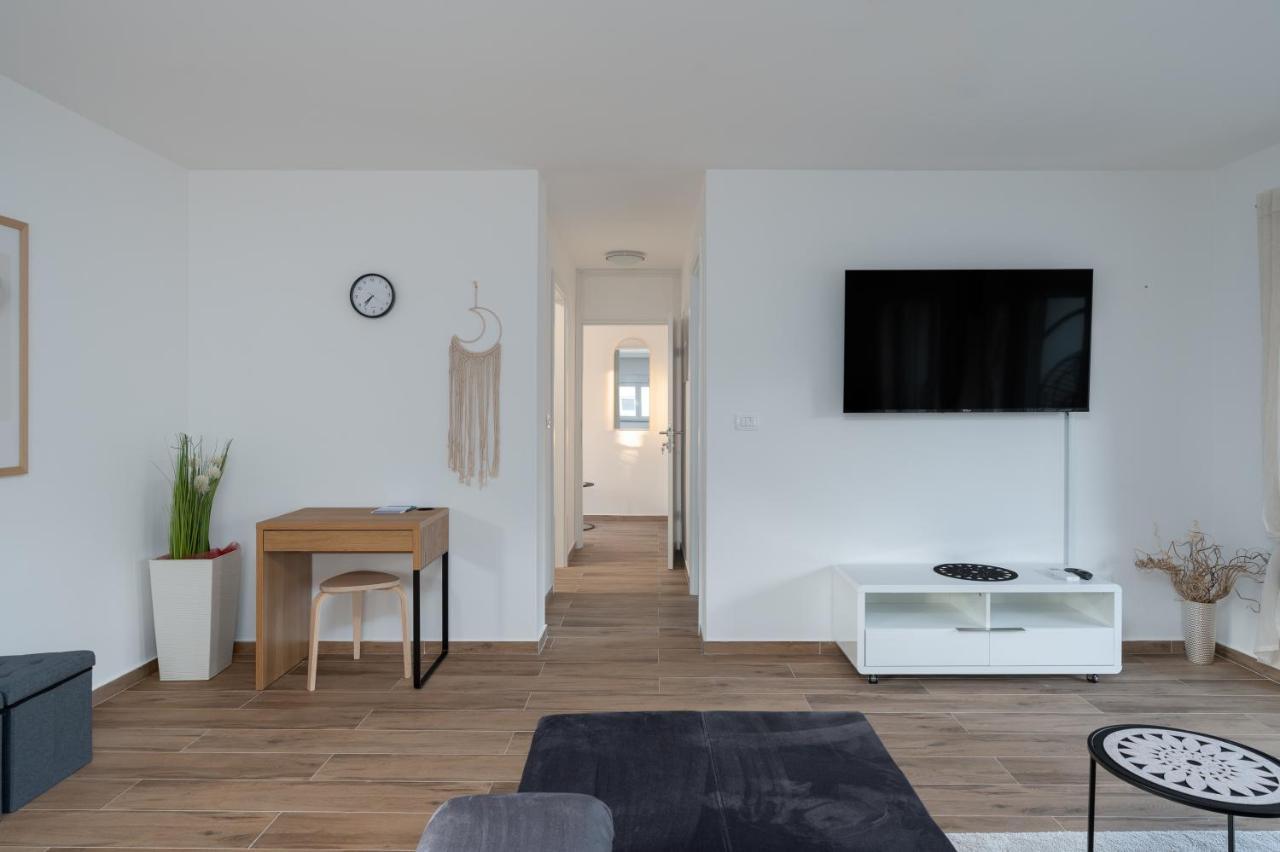 Number One Apartments ヴィル エクステリア 写真