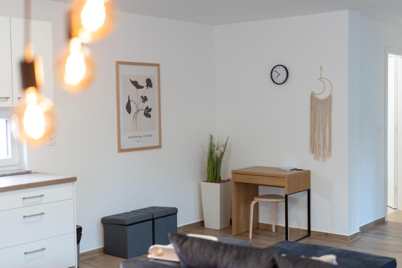 Number One Apartments ヴィル エクステリア 写真
